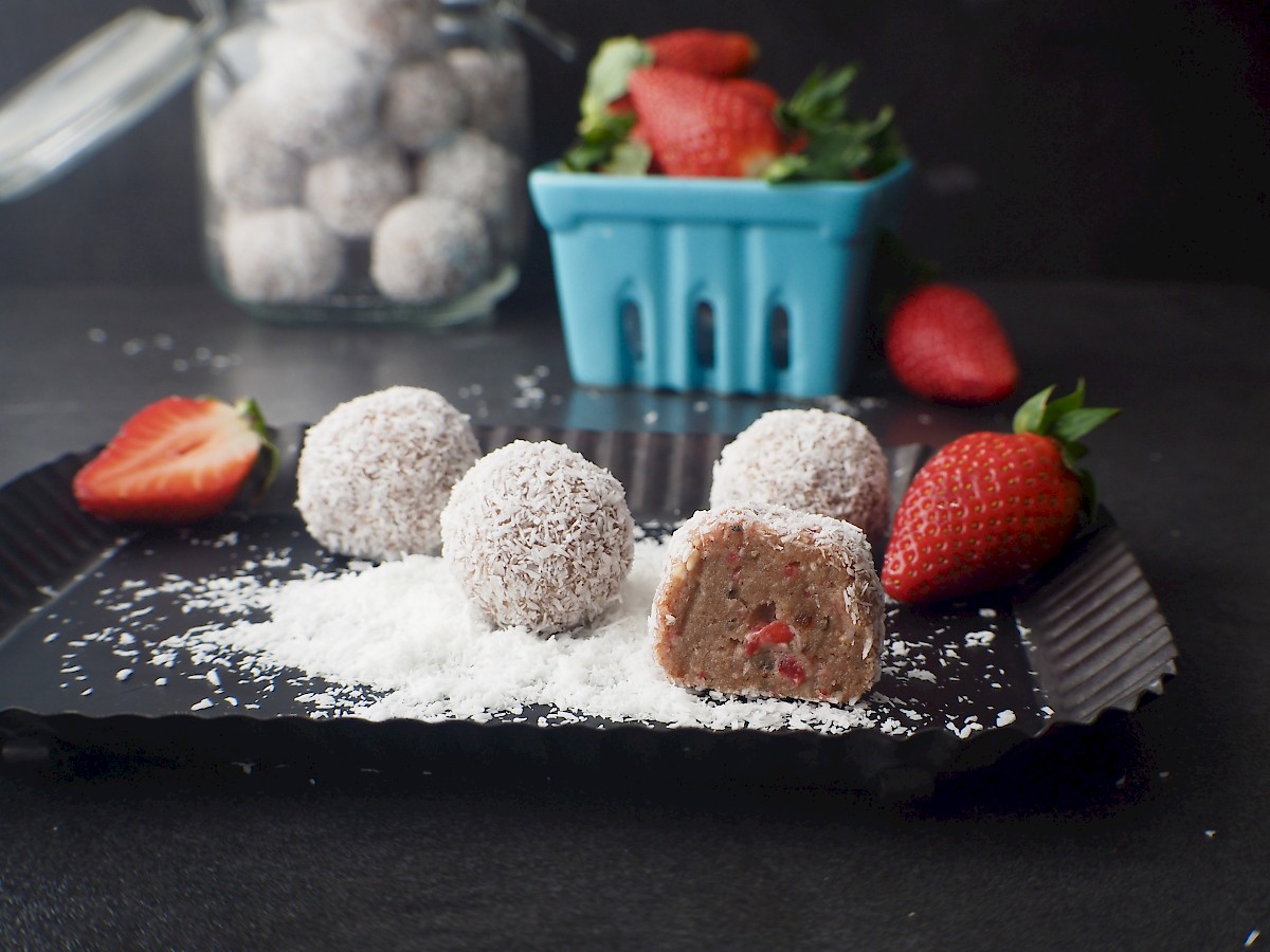 Strawberry Shortcake Bliss Balls | Paleo | Gluten-free | The JOYful Table