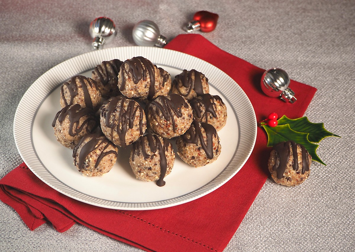Christmas Balls | Paleo | Gluten-free | The JOYful Table