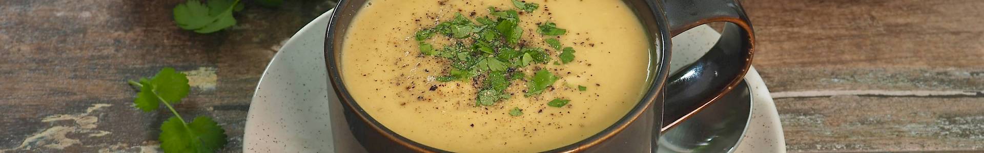 Creamy Thai Cauliflower Soup